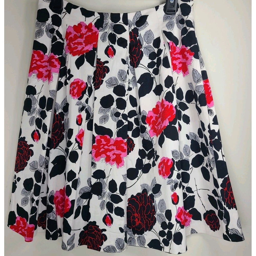 Sunny Leigh Women's Floral A-Line Skirt 10P White Black Red Roses Cotton Stretch